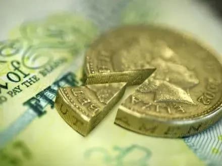Результати виборів у Британії обвалили фунт