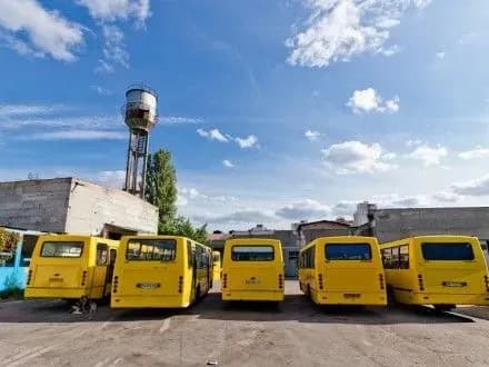 У Києві в маршрутному автобусі стався вибух, є постраждалі