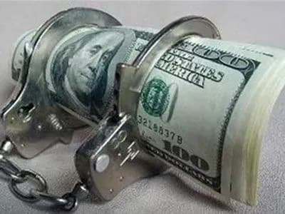 Викладача ужгородського університету запідозрили в отриманні хабара від студентки