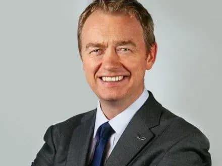 Лідер британських лібералів пішов у відставку через релігійні переконання