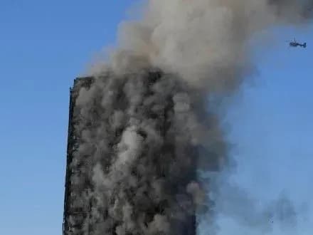 Королева Британії відвідала постраждалих в пожежі Grenfell Tower