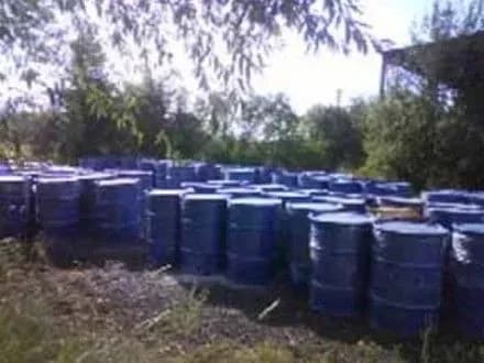 В очереті біля Ладижинської ТЕС знайшли 30 бочок із хімічною речовиною