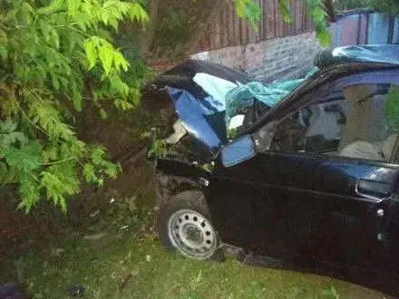 Через зіткнення "Лади" з деревом на Чернігівщині загинули дві особи