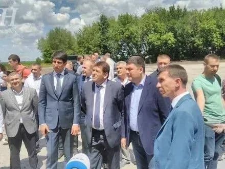 В.Гройсман перевірив якість ремонту дороги на Кіровоградщині