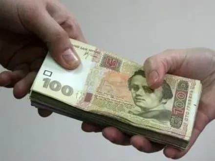 Чиновника горсовета и инспектора коммунального предприятия задержали на взятке в Днепре