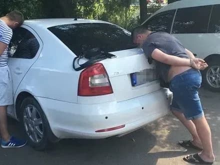 Угруповання, яке переправляло до ЄС нелегальних мігрантів, викрили на Закарпатті