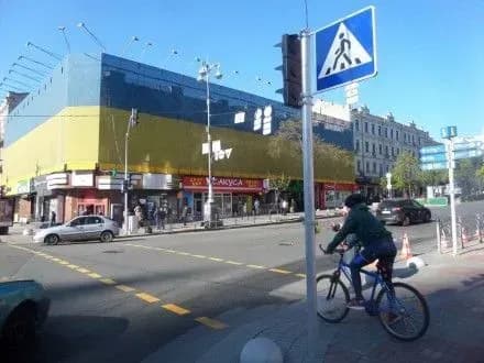 Рух транспорту після пожежі у центрі Києва відновлено