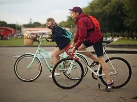 П.Порошенка закликали зобов’язати велосипедистів здавати на права