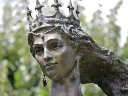 Э.Макрон об Анне Ярославне: у Украины и Франции очень давние отношения