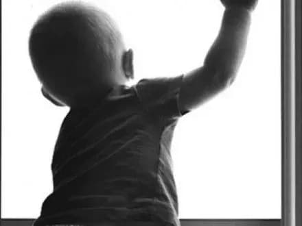 Дворічний хлопчик випав з вікна багатоповерхівки у Харкові