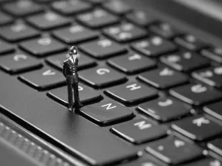 Фахівці НП виїхали у важливі держоргани для боротьби з хакерськими атаками – Я.Тракало