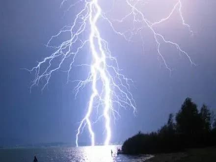 Молния убила брата и сестру на Волыни