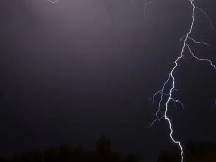 У Львові блискавка вбила двох людей