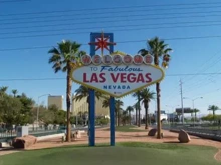 Чоловік відкрив стрілянину в лікарні Лас-Вегаса, є поранені