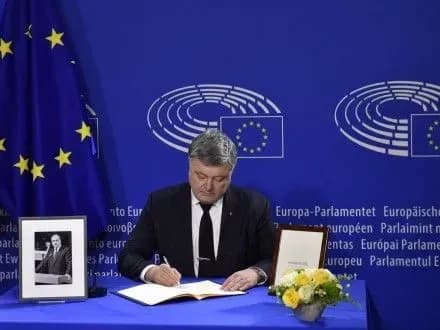 П.Порошенко: настав час, щоб ми навчилися у Г.Коля вирішувати складні питання