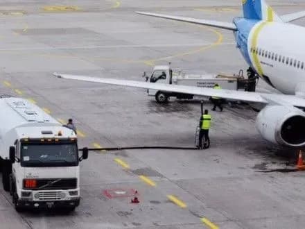 Николаевский аэропорт закупит у компании WOG около 40 000 литров топлива