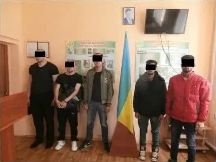 Німець та українець намагалися переправити через держкордон України нелегалів з Індії