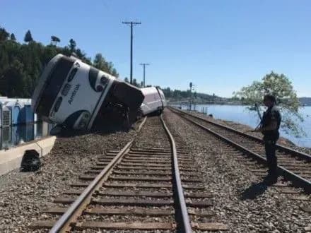 У США пасажирський потяг зійшов з рейок