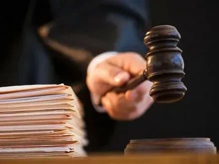 Суд продовжив слухати справу про держзраду Януковича