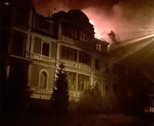 У Києві, на вулиці Обухівській, горить гуртожиток