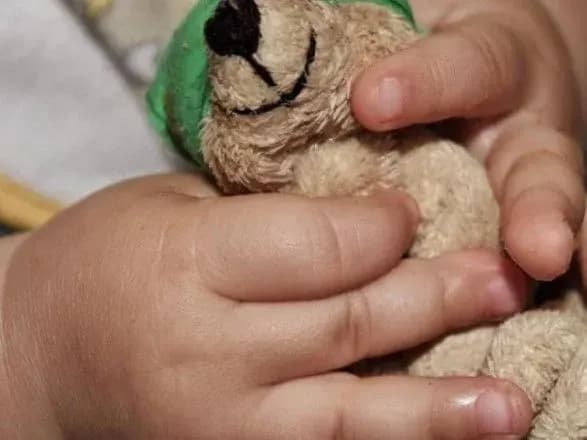 Мати-п’яничка залишила 10-місячну дитину на залізничому вокзалі Києва