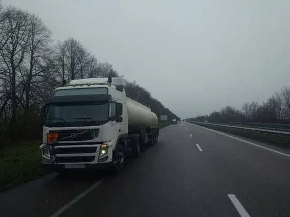 Вантажівка насмерть збила чоловіка на Рівненщині