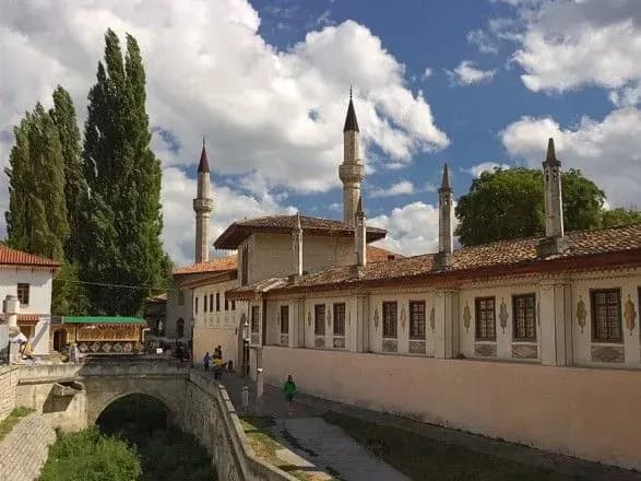 Прокуратура розслідує факт передачі у "республіканську власність" Ханського палацу у Криму