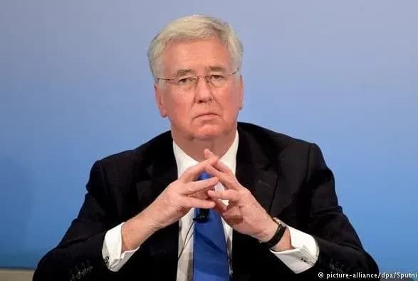 Міністр оборони Британії пішов у відставку через "невідповідну поведінку"