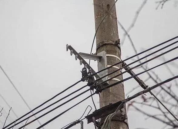 Біля Авдіївки на стовпі виявили тіло чоловіка