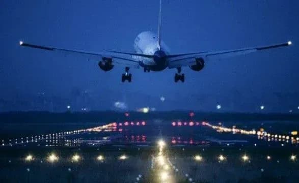 Іноземець, через якого екстрено посадити літак в Одесі, вимагає вибачень