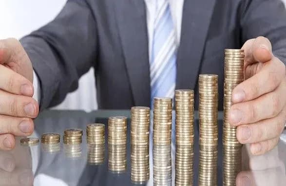 В Україні на 24% збільшилася кількість людей, які отримують зарплату більше 10 тис. грн