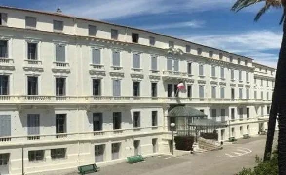 Вибух прогримів у школі у Каннах