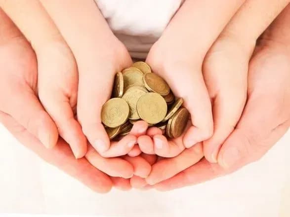 В Україні хочуть позбавити права керувати авто тих, хто не платить аліменти