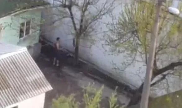 Суд у Києві залишив під вартою чоловіка, який знущався над котом