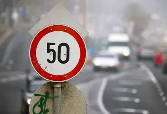 МВС запропонувало зменшити максимальну швидкість в населеному пункті до 50 км/год