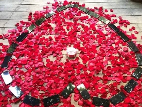 Китаец сделал любимой предложение с помощью 25-ти iPhone X