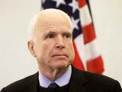 Маккейн розкритикував "довірливість" Трампа