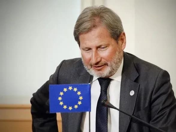 Еврокомиссар Хан завтра встретится с Порошенко и членами правительства
