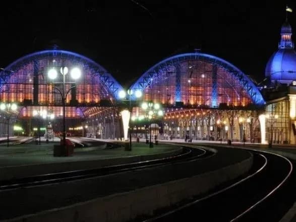 Близько 400 осіб евакуювали із залізничного вокзалу у Львові