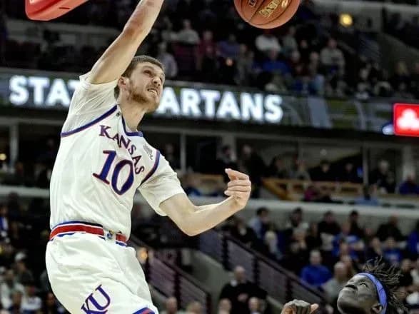 Баскетболіст Михайлюк став найрезультативнішим гравцем "Канзасу" у грі NCAA
