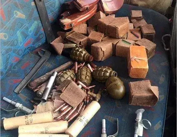 На Донеччині поліція зупинила автомобіль з вибухівкою