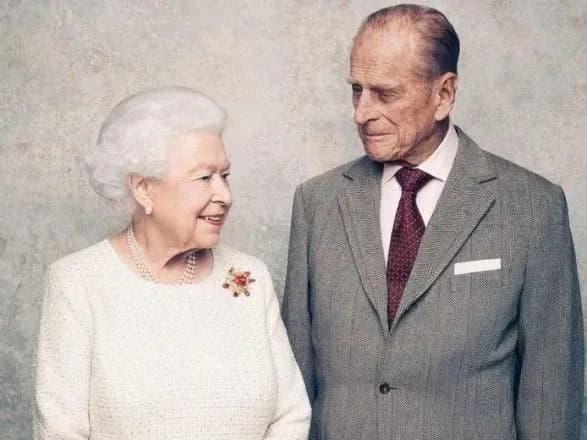 Королева Єлизавета II і принц Філіп відзначають платинове весілля
