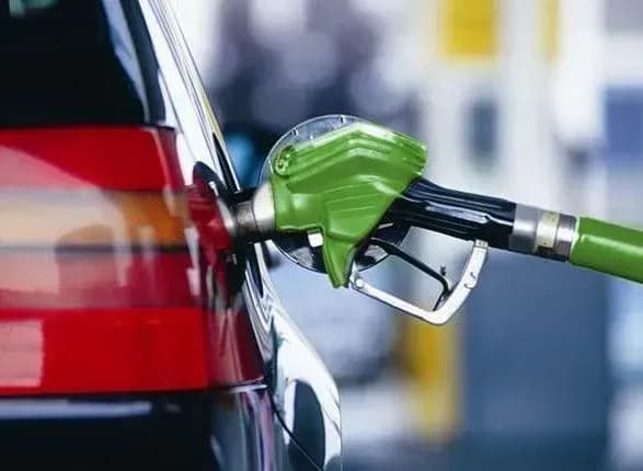 Гонщик Мочанов розповів про переваги дистанційного розрахунку на АЗС