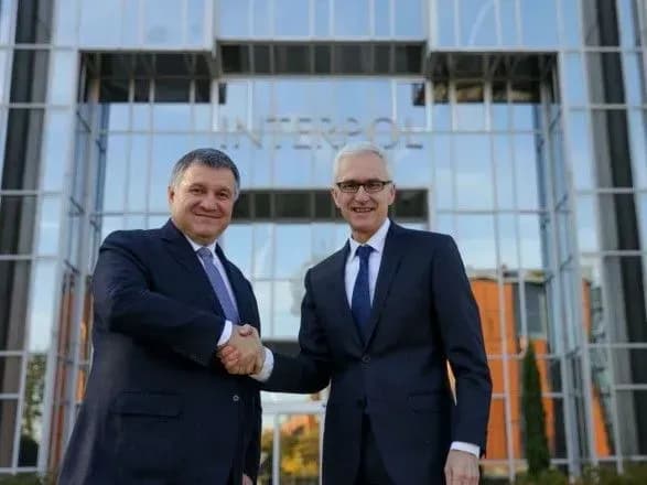 Украина в следующем году направит в Интерпол еще двух полицейских