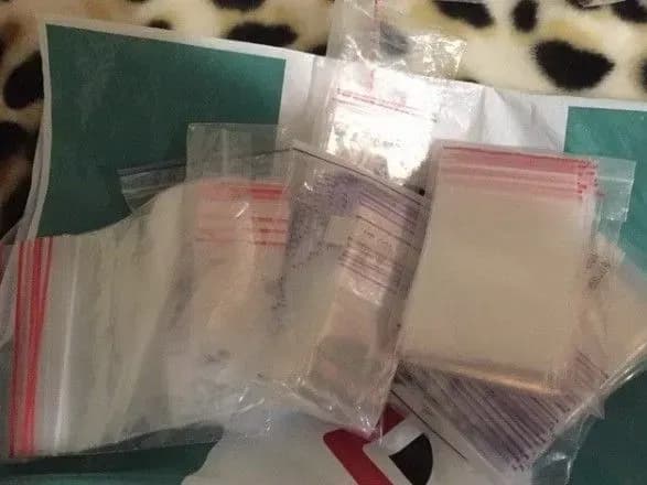 На Київщині ліквідували канал контрабанди та збуту ЛСД