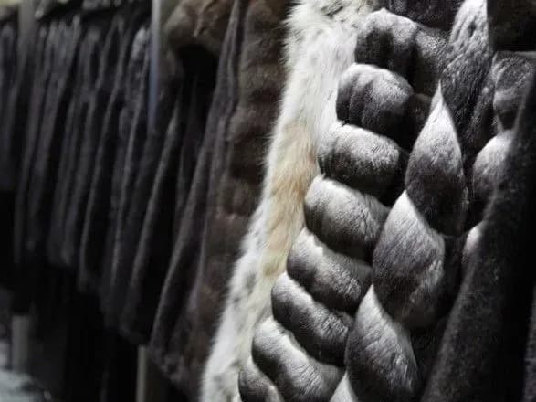 Грек намагався провезти в Україну хутряні шуби з Афін