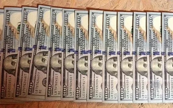 Грабіжники у Дніпрі напали на жінку та викрали у неї 50 тисяч долларів та золото