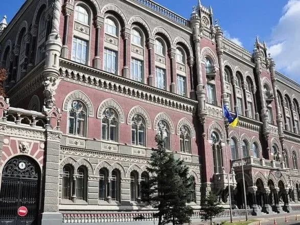 Під будівлею Нацбанку в Києві знайшли тіло чоловіка