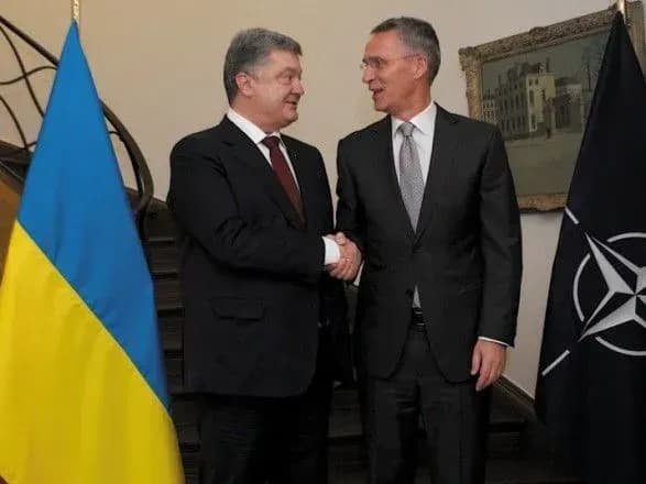 Порошенко розповів Генсеку НАТО про реалізацію курсу євроатлантичної інтеграції