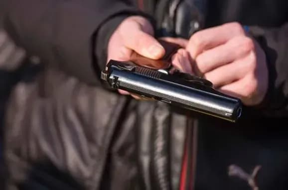 Сину нардепа Попова та іншому неповнолітньому повідомили про підозру за напад